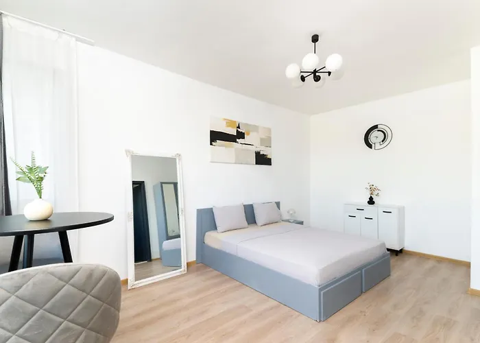 2-bedroom Near Tokuda Hospital & Paradise Mall *